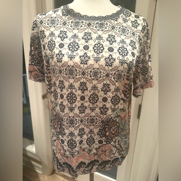 Hale Bob M Floral Short Sleeve Top in NEW Condition Poly/Spandex Blend - Picture 2 of 15